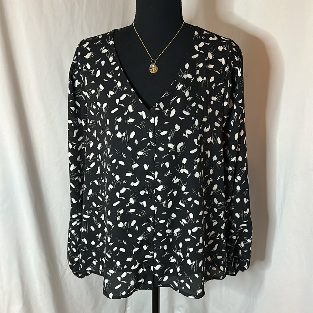 NWOT LUSH brand blouse -‎ black/white button down